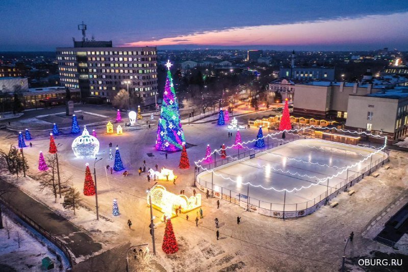 Новогодний городок на площади Ленина в Оренбурге будет работать до 21 января